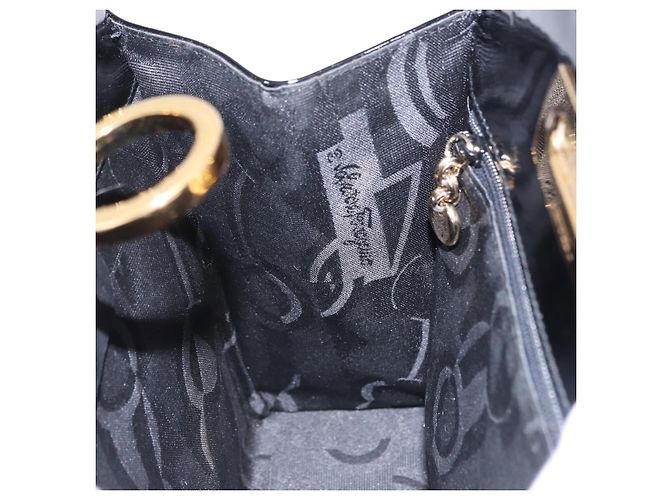 Borsa a tracolla Salvatore Ferragamo Gancini Chain Patent Black Gold Auth ka5550A - vista 17
