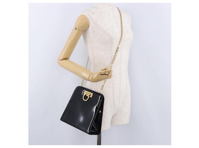 Borsa a tracolla Salvatore Ferragamo Gancini Chain Patent Black Gold Auth ka5550A - vista 21