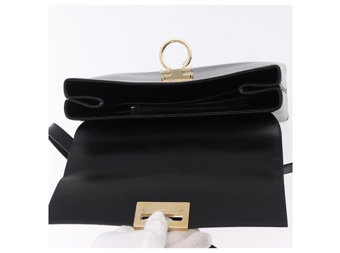 Bolsa Salvatore Ferragamo Gancini em couro 2way Preta Dourada Auth 192528A Preto Dourado - vista 20