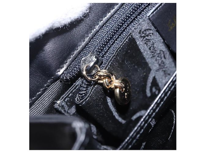 Bolsa Salvatore Ferragamo Gancini em couro 2way Preta Dourada Auth 192528A Preto Dourado - vista 26