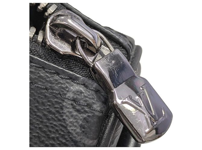 Louis Vuitton Monogram Eclipse Keepall Bandoulière 25 Nero - vue 11