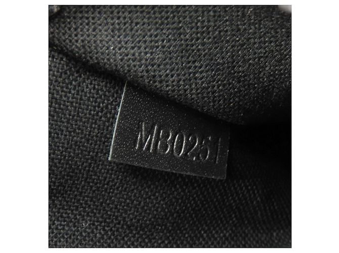Louis Vuitton Monogram Eclipse Keepall Bandoulière 25 Nero - vue 8