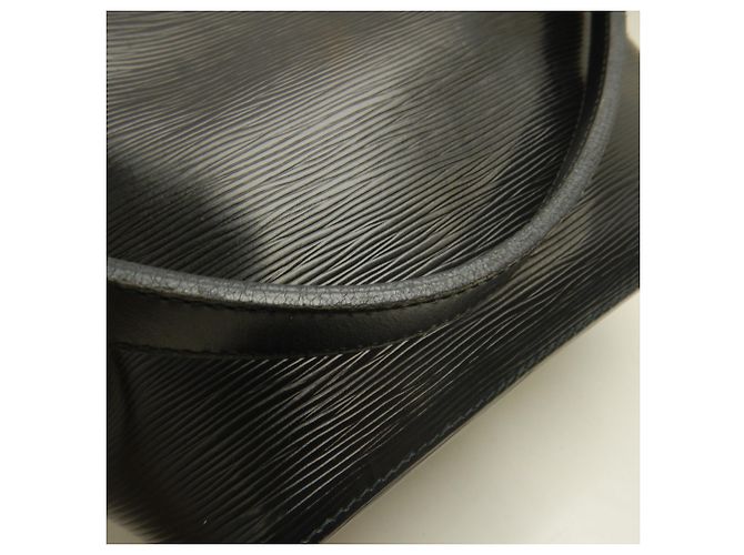 Noe Borsa a tracolla Louis Vuitton Epi Petit Noé Nero - vista 10