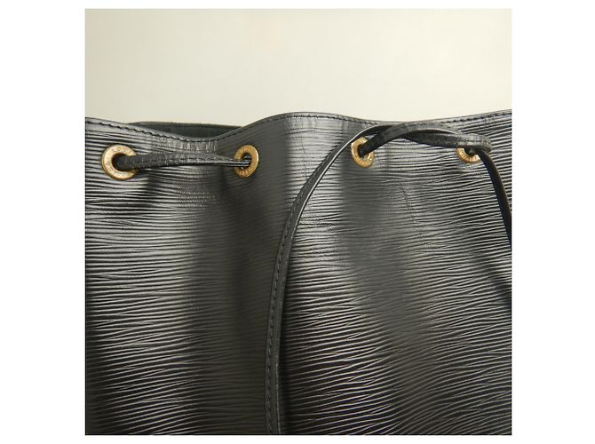 Noe Borsa a tracolla Louis Vuitton Epi Petit Noé Nero - vista 11