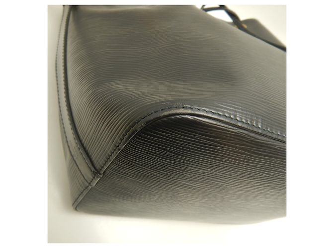 Noe Borsa a tracolla Louis Vuitton Epi Petit Noé Nero - vista 14