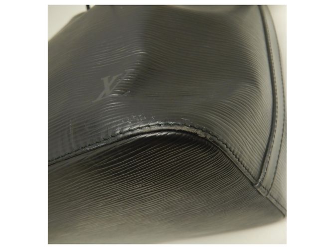 Noe Borsa a tracolla Louis Vuitton Epi Petit Noé Nero - vista 15