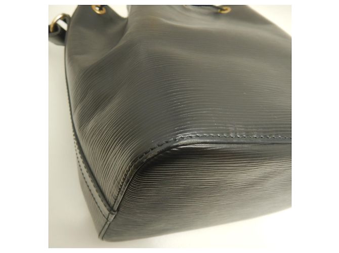 Noe Borsa a tracolla Louis Vuitton Epi Petit Noé Nero - vista 16