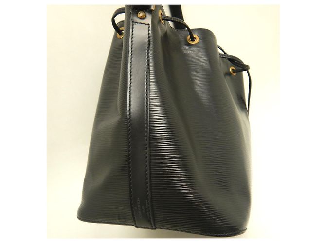 Noe Borsa a tracolla Louis Vuitton Epi Petit Noé Nero - vista 7