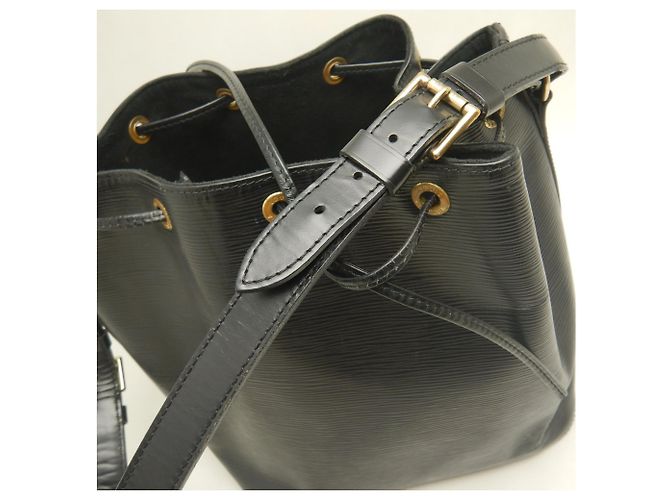 Noe Borsa a tracolla Louis Vuitton Epi Petit Noé Nero - vista 8