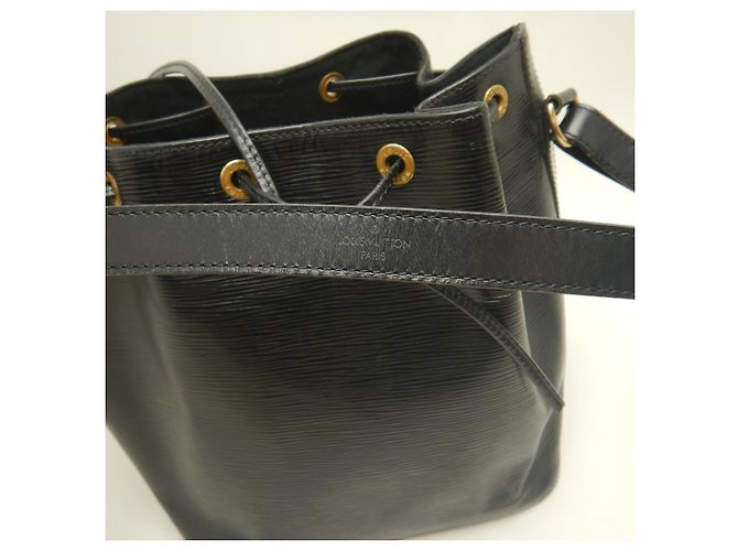 Noe Borsa a tracolla Louis Vuitton Epi Petit Noé Nero - vista 9
