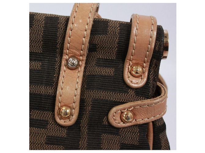 Bolso FENDI Turnlock Borsamagic Zucca Castaño Beige - vista 16