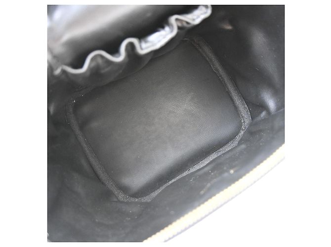Chanel Vintage Timeless Cosmetic Case Caviar Tall Nero - vista 3
