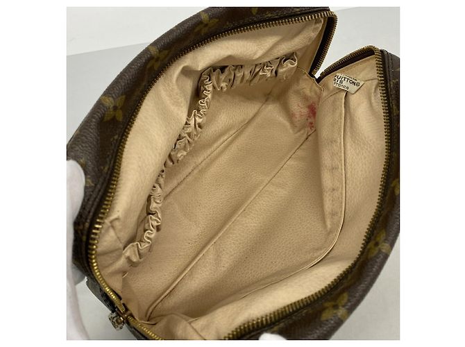 Pouch Louis Vuitton Monogram Toilette 23 Marrone - vista 4