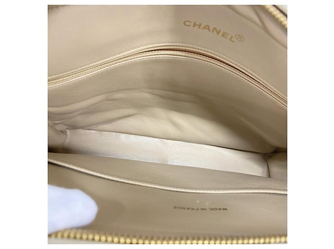 Borsa a tracolla Chanel in camoscio beige - vista 4