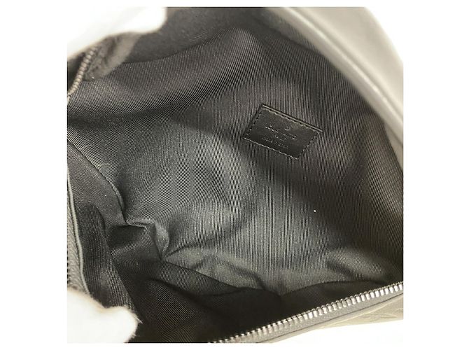 Sac banane Louis Vuitton Monogram Shadow Discovery PM Noir - Ansicht 4