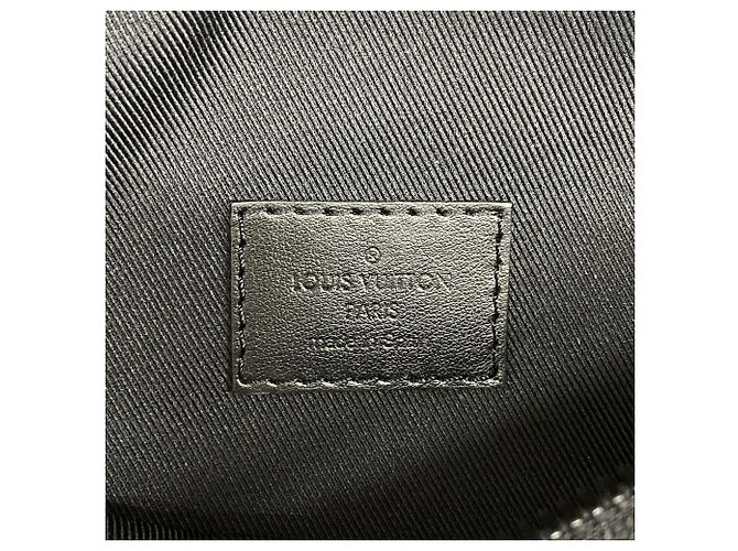 Sac banane Louis Vuitton Monogram Shadow Discovery PM Noir - Ansicht 5