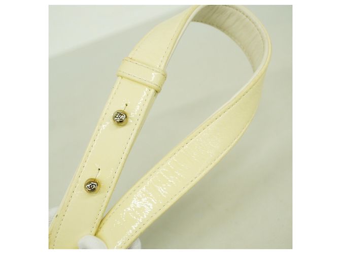 Bolso de hombro Chanel Boy Chain en piel charol blanca Blanco - vista 8