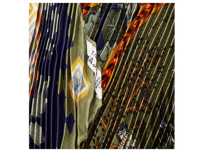 Hermès Foulard Pieghettato Hermes Carre Musique des Dieux Multicolore Cachi - vista 5