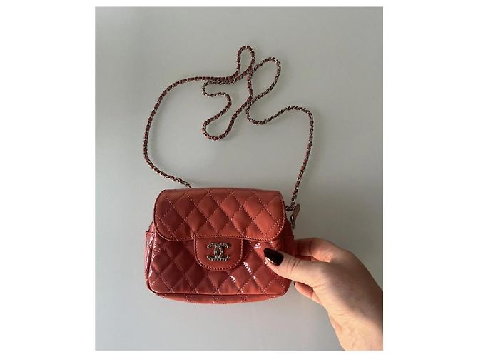 Borsa Chanel Classic Small in pelle verniciata Corallo - vista 2