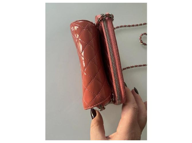 Borsa Chanel Classic Small in pelle verniciata Corallo - vista 3