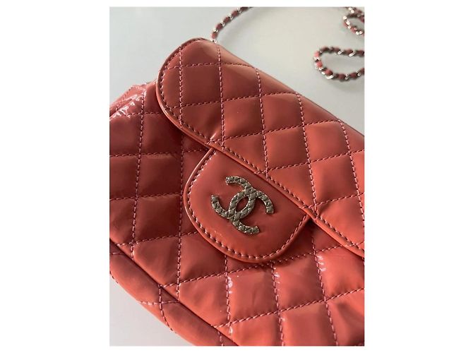 Borsa Chanel Classic Small in pelle verniciata Corallo - vista 4