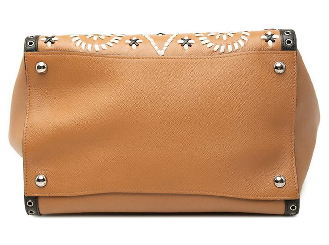 Saffiano Prada Handtasche mit Triangle-Logo-Plakette in Braun und Weiß - Ansicht 3