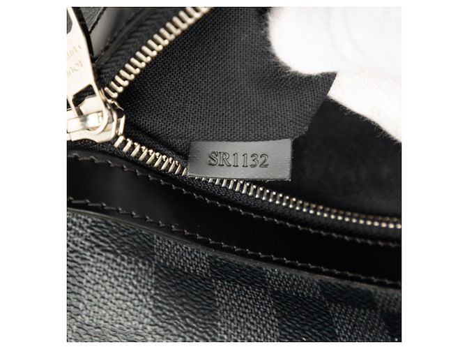 Borsa a tracolla Louis Vuitton Damier Graphite Mick MM Nero - vista 7