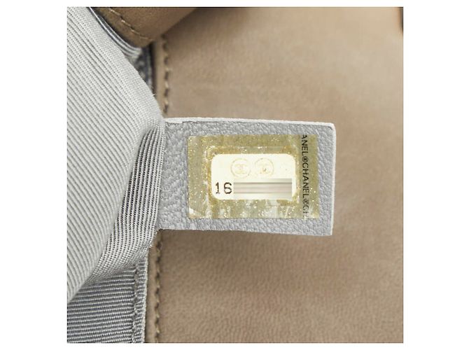 Borsa a tracolla Chanel Coco Mark Matelassé Boy 25 Medium con catena Verde Cachi - vista 10