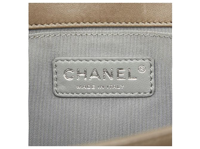 Borsa a tracolla Chanel Coco Mark Matelassé Boy 25 Medium con catena Verde Cachi - vista 9