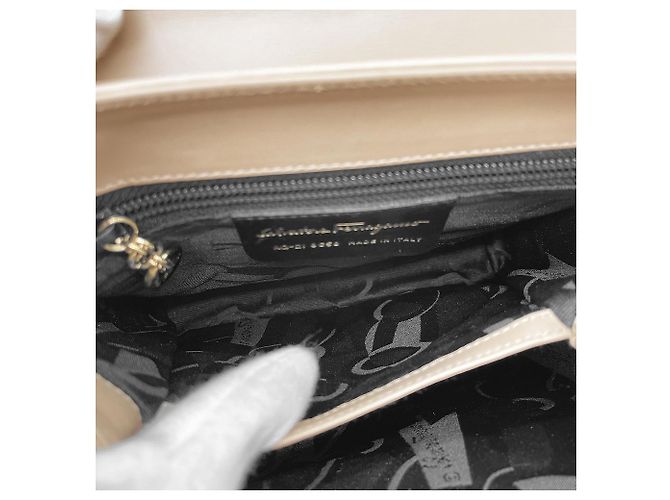 Borsa Salvatore Ferragamo Gancini Beige D'oro - vista 9