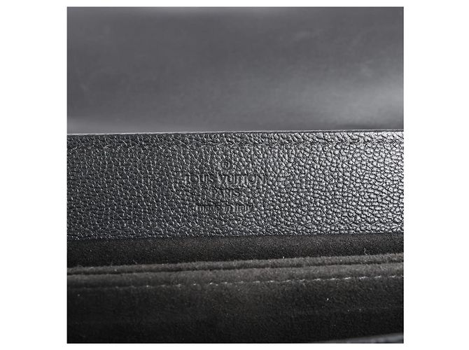 Borsa a tracolla Louis Vuitton Very Monogram Shadow in nero M42899 - vista 9