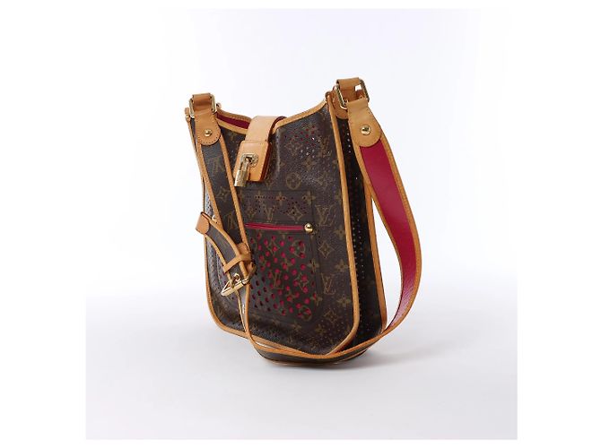 Borsa a tracolla Louis Vuitton Musette Monogtam Perfo in Brown x Pink M95172 Rosa - vista 3