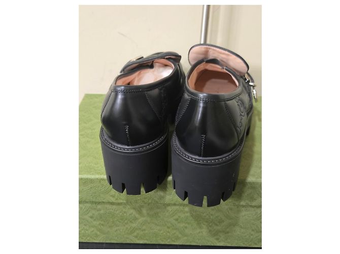 Gucci Plateauslipper aus schwarzem Leder mit GG-Monogramm - Ansicht 3