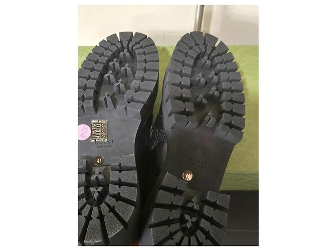 Gucci Plateauslipper aus schwarzem Leder mit GG-Monogramm - Ansicht 4
