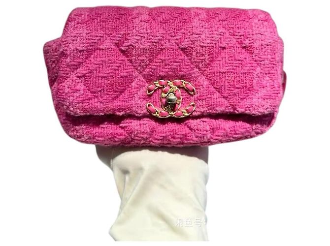 Chanel 19 Borsa a patta Chanel in tweed rosa - vista 3