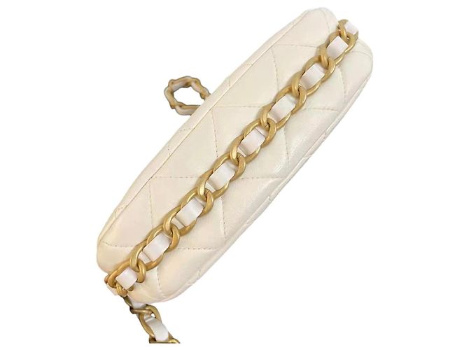 Borsa hobo Chanel CC Chain Around in lambskin matelassé Bianco - vista 11