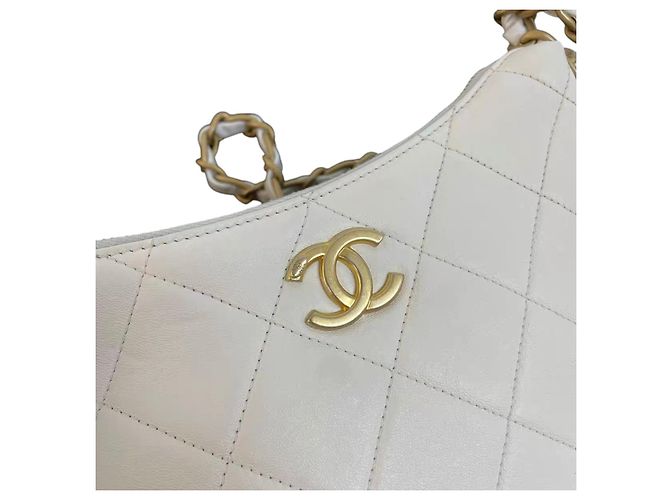 Borsa hobo Chanel CC Chain Around in lambskin matelassé Bianco - vista 13