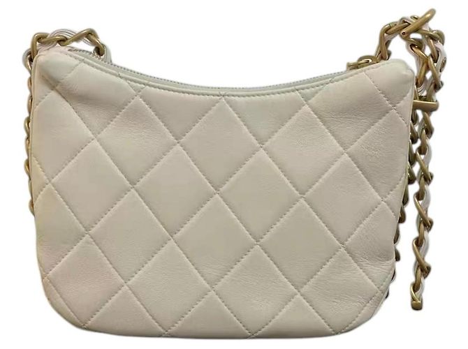 Borsa hobo Chanel CC Chain Around in lambskin matelassé Bianco - vista 14