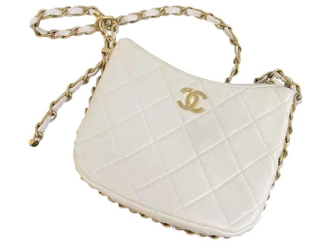 Borsa hobo Chanel CC Chain Around in lambskin matelassé Bianco - vista 16