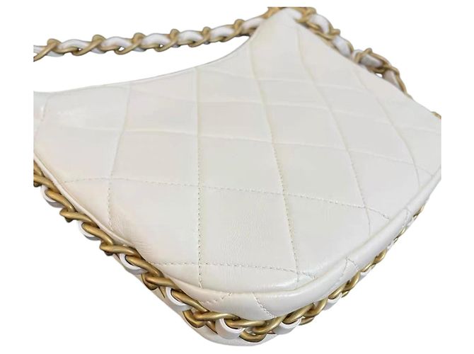 Borsa hobo Chanel CC Chain Around in lambskin matelassé Bianco - vista 7