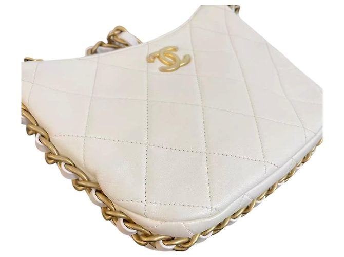 Borsa hobo Chanel CC Chain Around in lambskin matelassé Bianco - vista 9