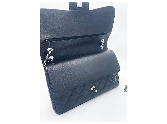 Timeless Bolso Chanel medium flap clásico en piel caviar negra Negro - vista 13