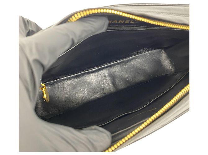 Borsa a tracolla Chanel Matelassé in pelle d'agnello nera Nero - vista 9