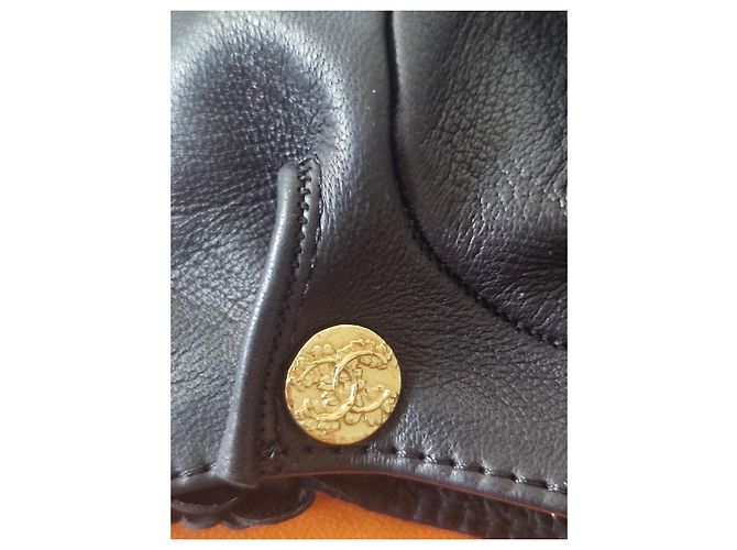 Chanel Guanti in pelle nera con camelie Nero - vista 11