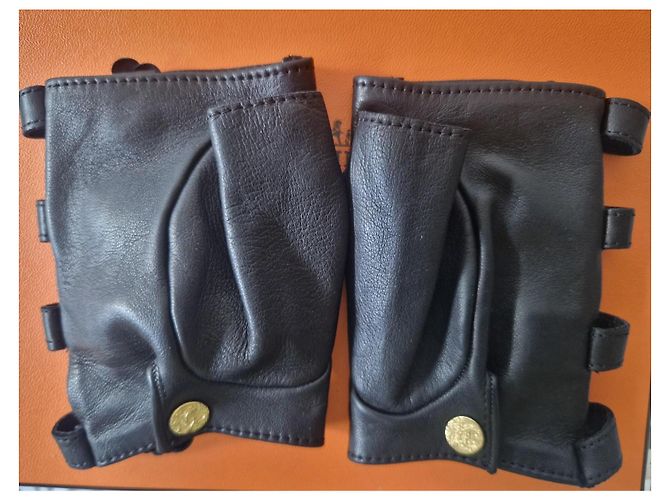 Chanel Guanti in pelle nera con camelie Nero - vista 3