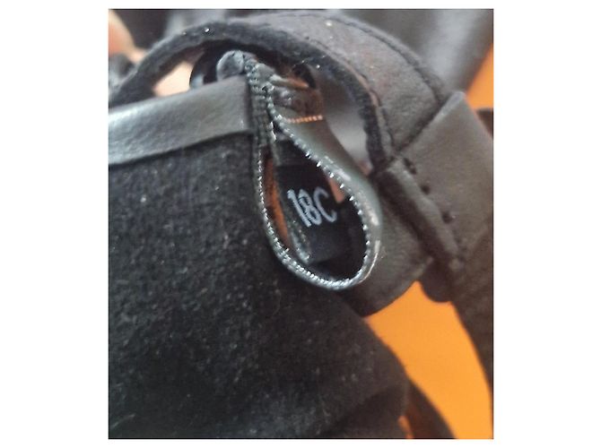 Chanel Guanti in pelle nera con camelie Nero - vista 8