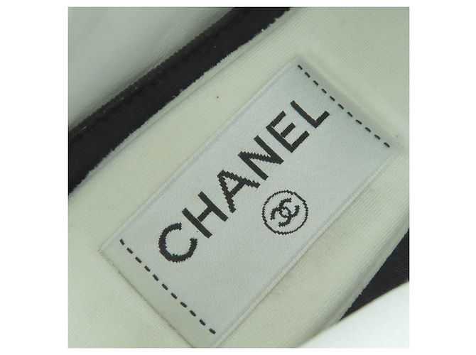 Baskets en cuir daim Chanel COCO Mark Noir Blanc - vue 11