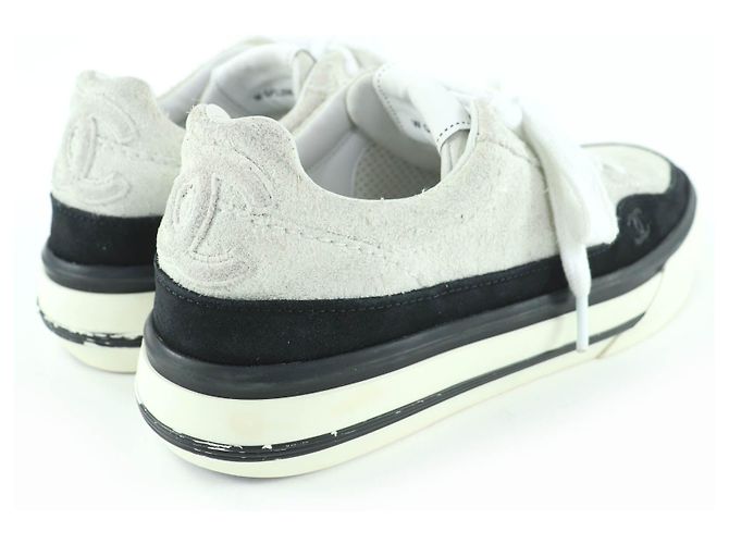 Baskets en cuir daim Chanel COCO Mark Noir Blanc - vue 2