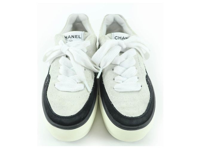 Baskets en cuir daim Chanel COCO Mark Noir Blanc - vue 3