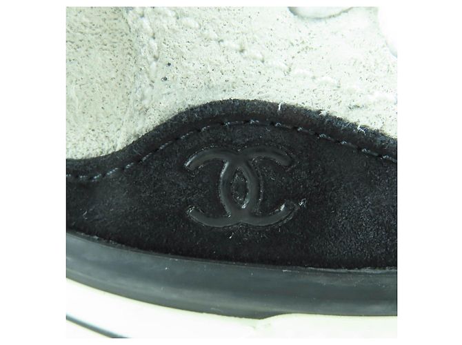 Baskets en cuir daim Chanel COCO Mark Noir Blanc - vue 9